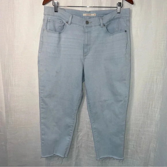 Levi’s Cropped Raw Hem Light Wash Stretch Denim Jeans Size 14 - Picture 1 of 7